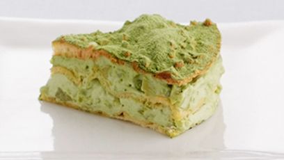 Matcha-flavored Flockensahne Torte