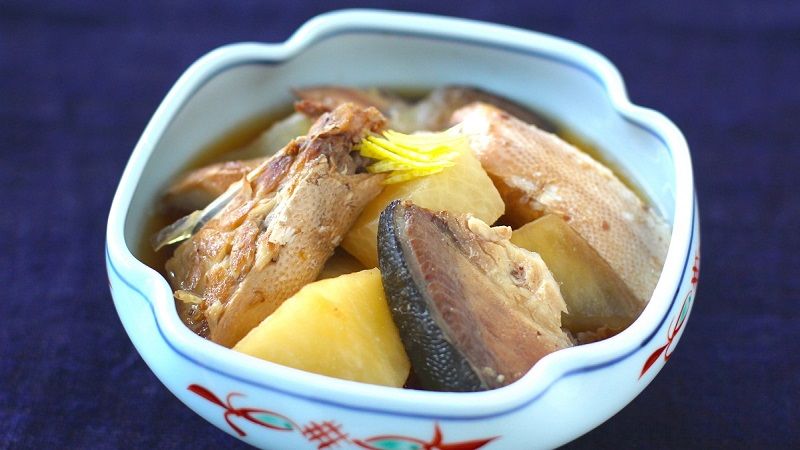 Simmered yellowtail with daikon radish