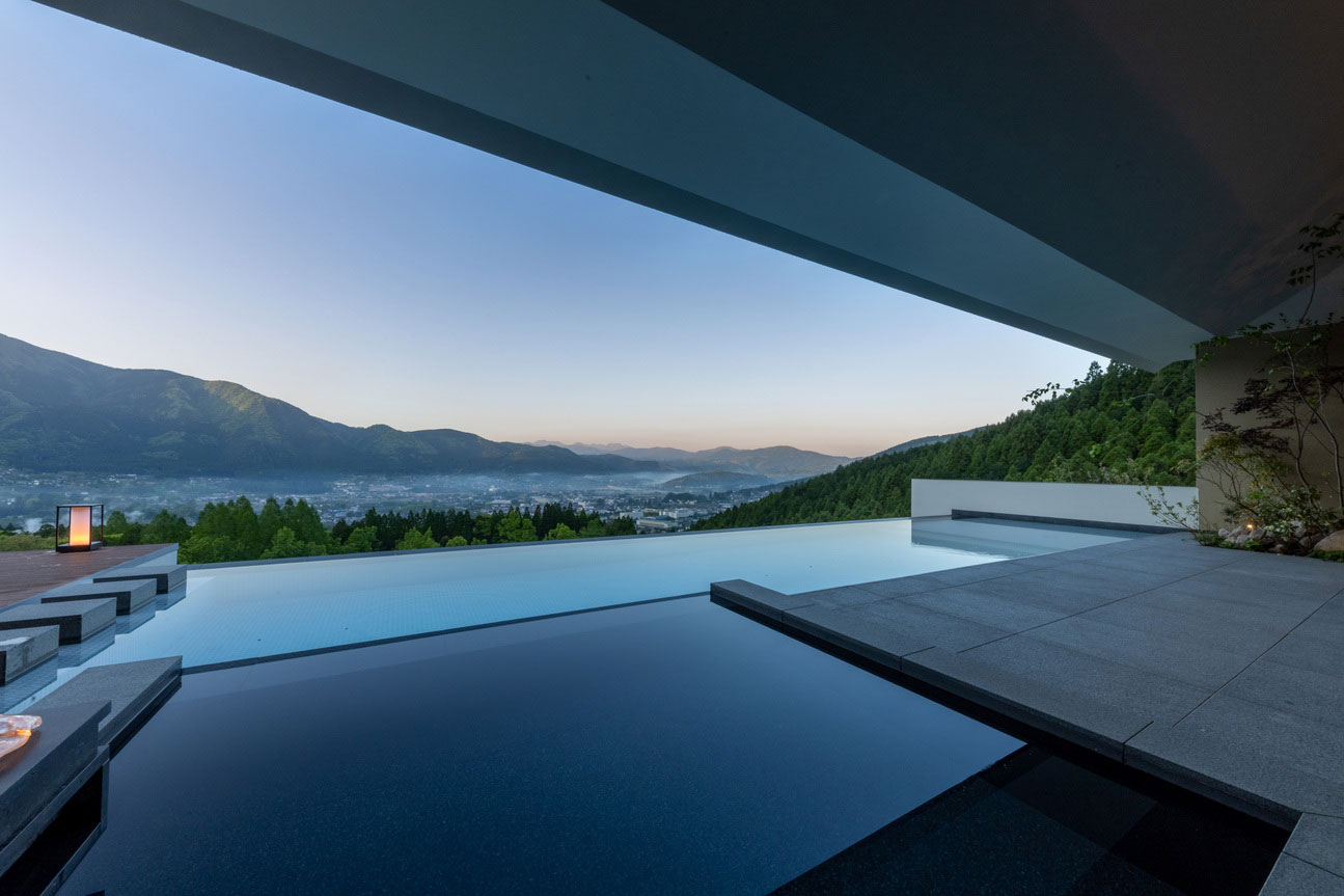 The Hill Top Sky Pavilion has a private terrace featuring a hot-spring bath and infinity pool.
