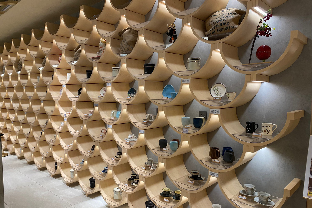 Coffee cups and saucers display shelf