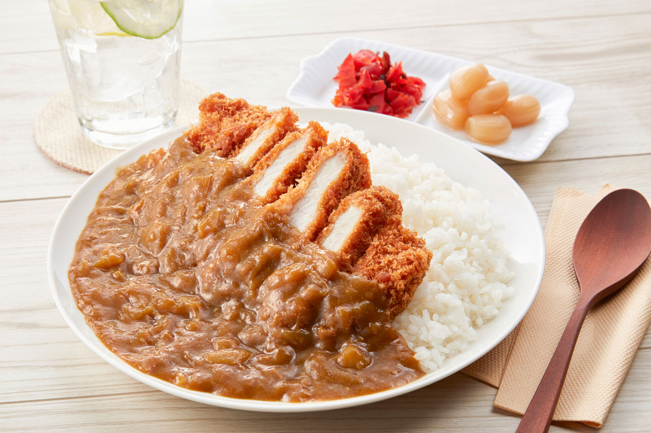 一种大受欢迎的日式咖喱，名为<i>Katsu kare</i>（炸猪排咖喱）