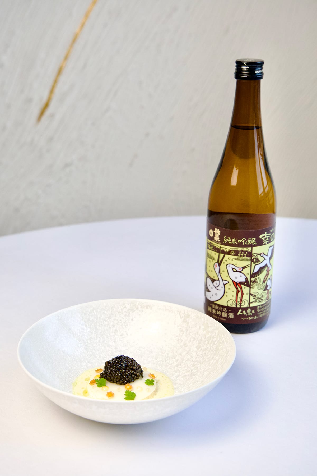 Caviar oscietre de sologne blinis moelleux, sauce aigrelette, huile d'herbes