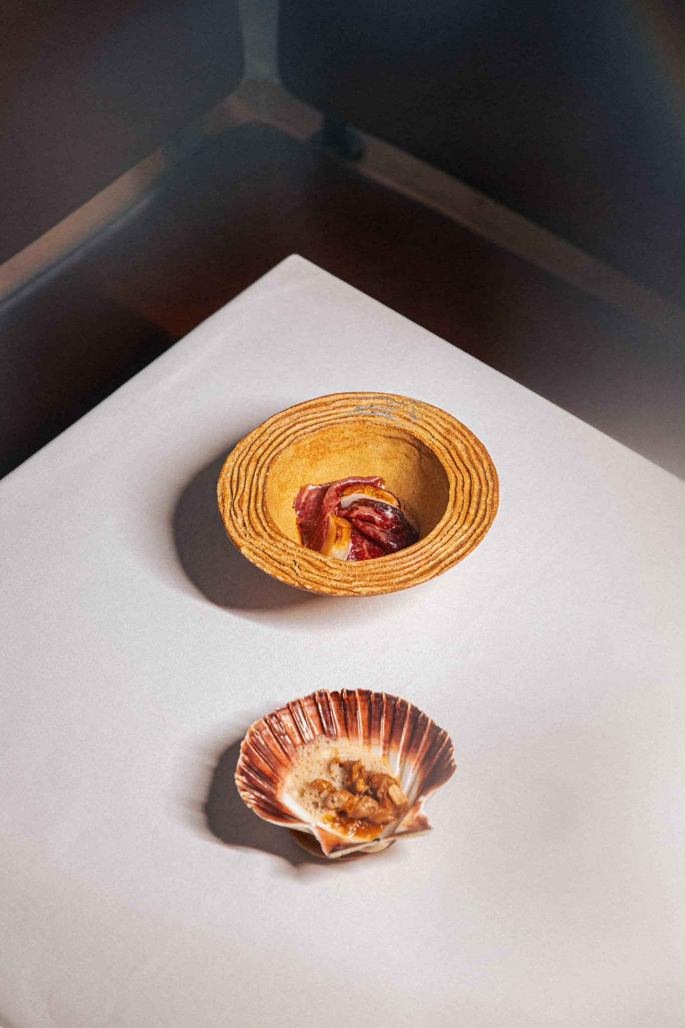 Saint-Jacques de plongée de Dieppe, XO, cacahuète, kimchi, Wagyu et crème crue