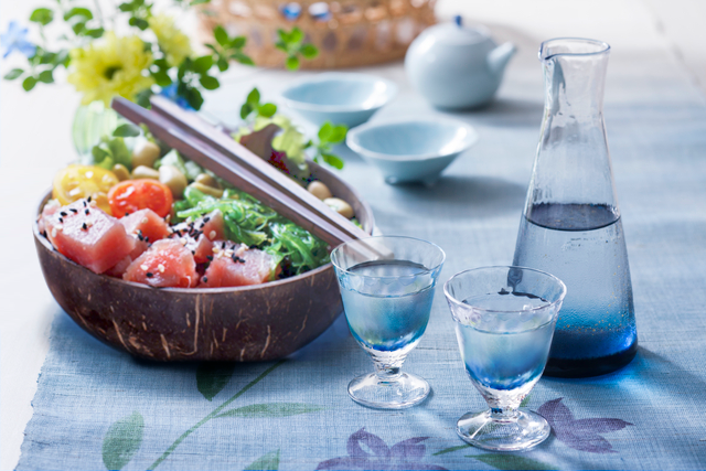 Sake and sushi image